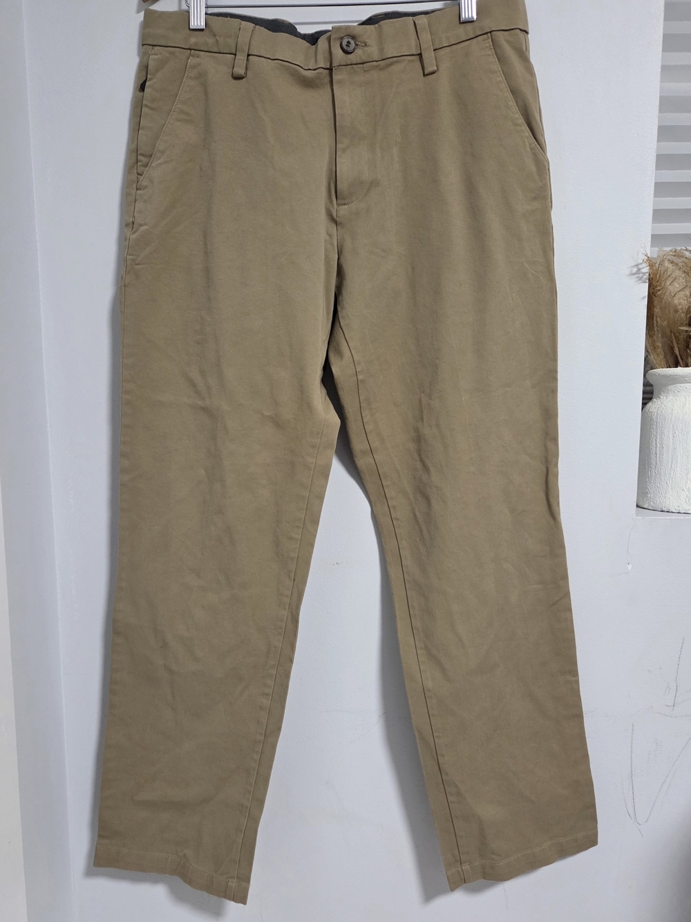 Dockers Stright Fit  Men's Tan Chino Pants - Classic Fit
